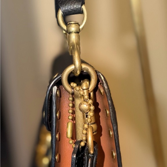 COACH Tabby 26 black and refined leather with gold rivits and hardware ! - Picture 15 of 16